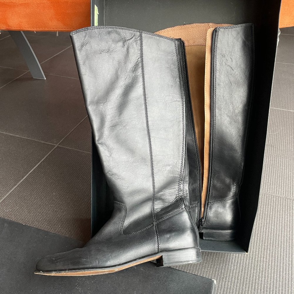 Kenneth Cole New York Women's Black Boots Size 10 with original box